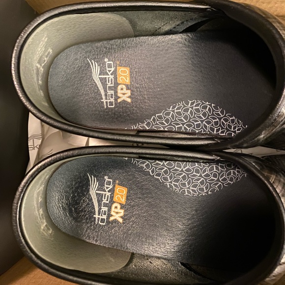 Dansko XP 2.0 Clogs - Picture 2 of 4